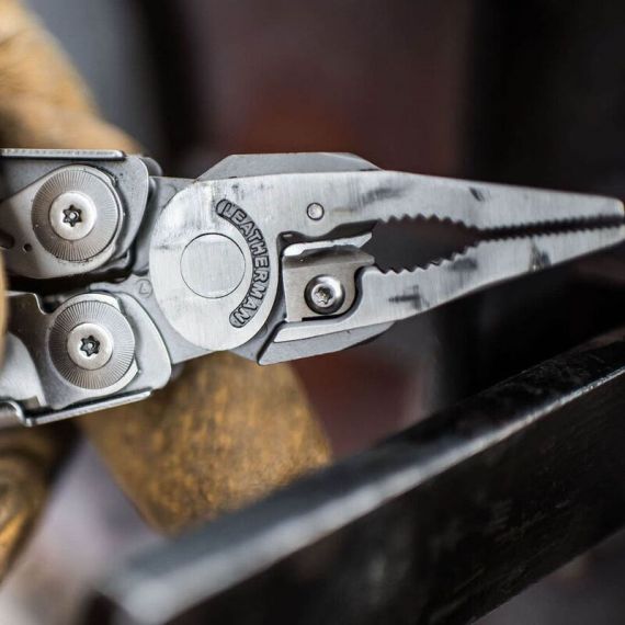 Мультитул с плоскогубцами и инструментами LEATHERMAN Surge Multi-Tool