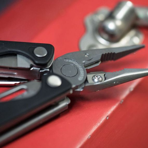 Нож-мультитул с инструментами LEATHERMAN Charge Plus Stainless Steel